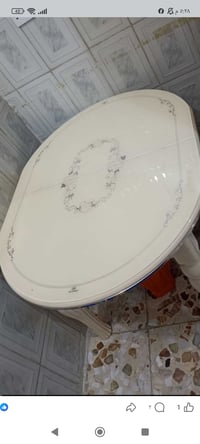 طاولة • أثاث • ديكور بيت