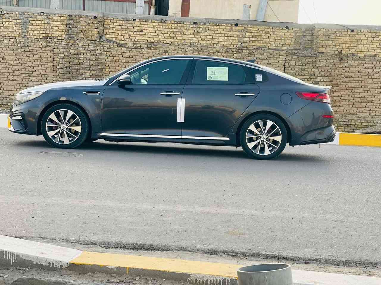 يالله سلام عليكم وبتيما موديل 2019 حره تحويل ثاني يوم ضررها جاملغ وبنيد وباب صبغ والباقي كفاله جاهزه السياره لاخير كير ومحرك وحداديه وتبريد ثلج ❄️ مكينه ما مفتوحه موصفات سياره 
شاشه كبيره
بصمه
تبريد قطعتين 
شاير بل مري 
كشنات كهربائيه 
موصفات هواي بعد بيها مامذكوره مكان سياره ناصريه شموخ سعر ب 123 رقم ***********
