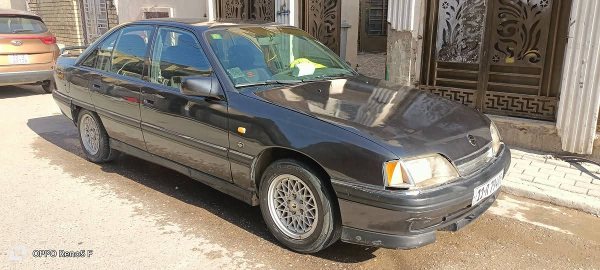 السلام عليكم اوميكا 1992 رقم انكليزي كير عادي شاشه سنتر لك شغال تايرات جدد  مكينه 2000 سنويه لحد 29 رقم بغداد مصبوغه جماليه مكينه كير خير من الله السياره نضيفه عنوان بغداد العبيدي او المشتل *********** بي واتساب السعر 35 بي مجال شي بسيط
