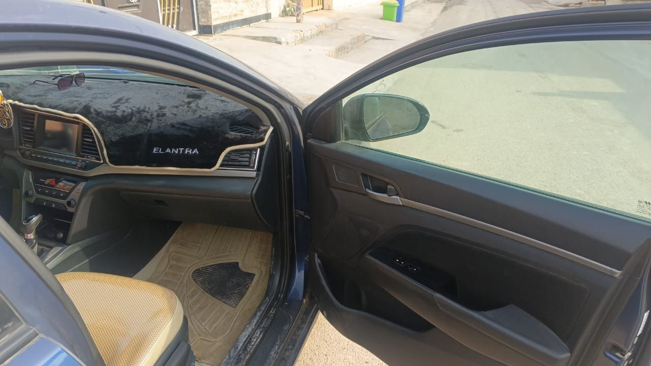 النترا فول مواصفات عدا البصمه والفتحه صبغ 5 قطع حادثها جنطه السعر 113 وبيها مجال للطيبين اي استفسار اتصل  على هذا الرقم *********** او على الخاص موجود
