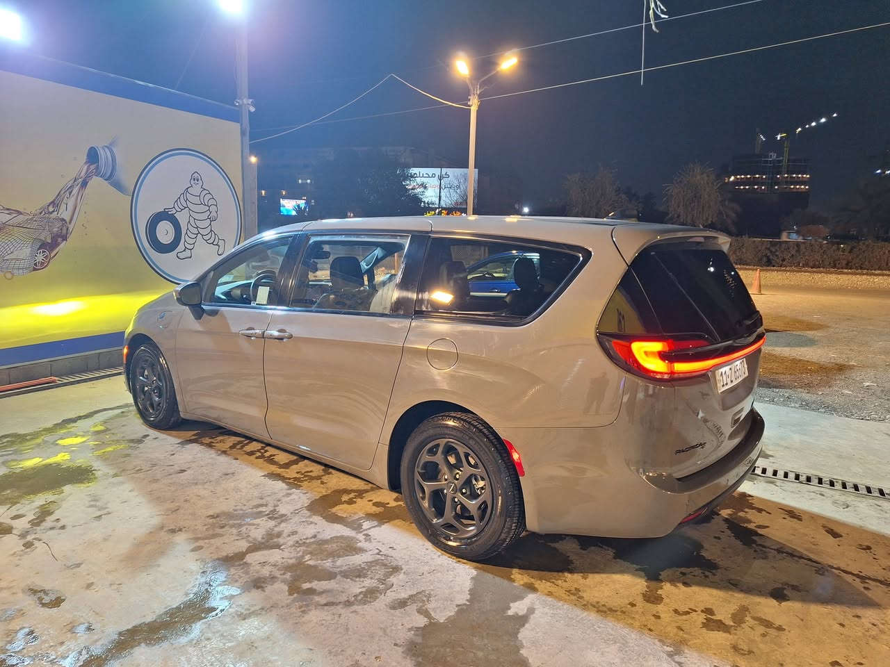 السلام عليكم تحيه طيبه للبيع بايسفكا موديل ٢٣ اسمنتي ماشيه ٢٧ الف مايل رقم انكليزي بغداد  باسمي هايبرد + محرك بانزين ٣٦٠٠ + بلكن صور السونار  بالمنشور ***********.  *********** واتساب
