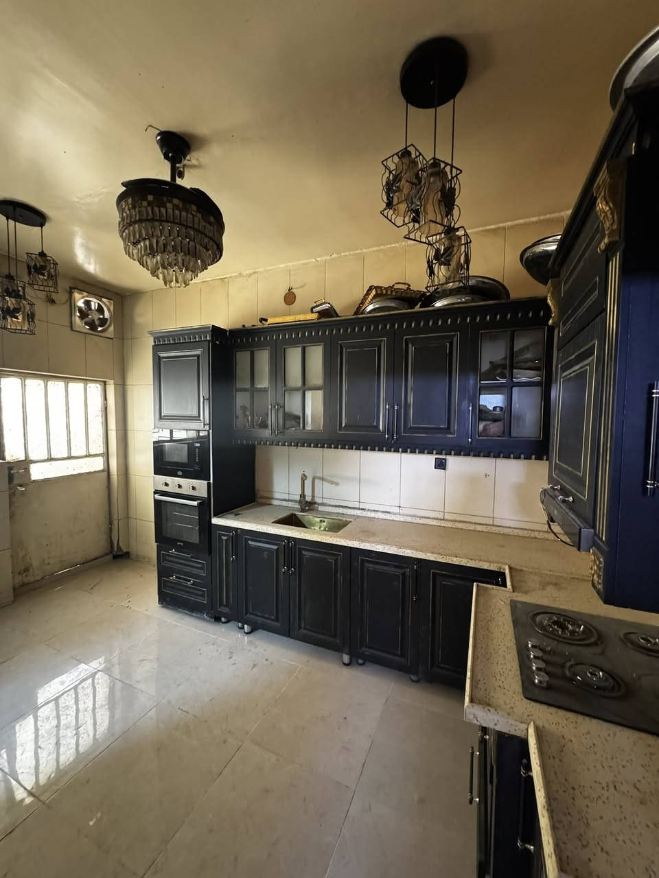 دار مؤثث  للايجار الكرادة عرصات الهندية
المساحة 200 متر 

يحتوي على غرفتين وصالة وخدمات و كراج كبير 

للتواصل على الرقم 

*********** مهندس اسامة
