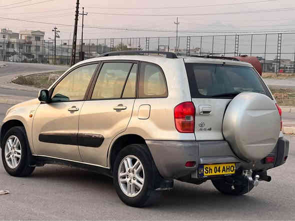 مۆدێل ٢٠٠٤
سوکان عەکس

دەبل ئەکسل 
سلاید 
جام کارەبا  و ئۆتۆ
گێر و مەکینە و دەبل ئەکسلی بە شەرت  برغوی لێ بانەدراوە
سەیارەکە  پەلە پەلە کال بونەوەی هەیە 
ئەگینا بێ بۆیاغ و لێدرانە 
نرخی تەنها  ٣٨ گەڵا و مەجالە 
ناونیشان : سەنگەسەر
***********
*********** رانية
