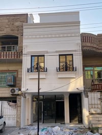 بناية تجارية • ١ محل ٣ شقق • مركز مدينه