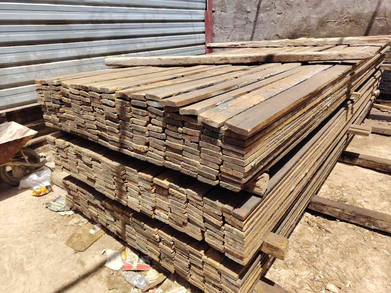 لوح للبيع 4متر المكعب 450 الف +بقار +مقاصیر لوح +سير مقاصير = اتصال *********** العنوان الحله المركز
