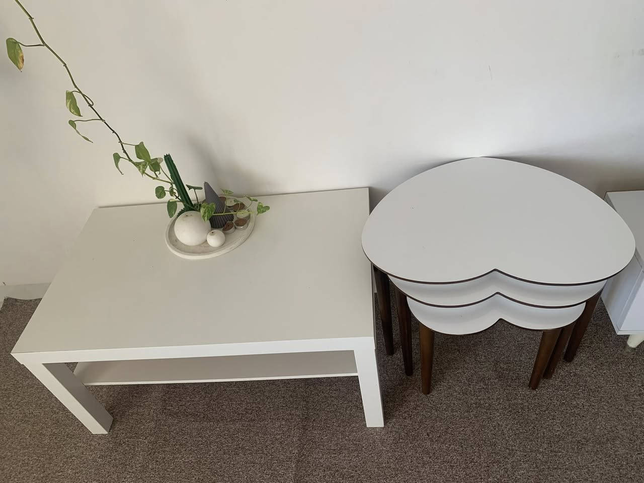 تاقمەکە ۲٠٠ هەزار
فەرشەکە ۲٥ هەزار

مێزی تیڤی ۲٥ هەزا ر

تەپڵەک ۲٥هەزار

مێزی ناوەڕاست ۲٥ هەزار

سلێمانی ..... ***********
