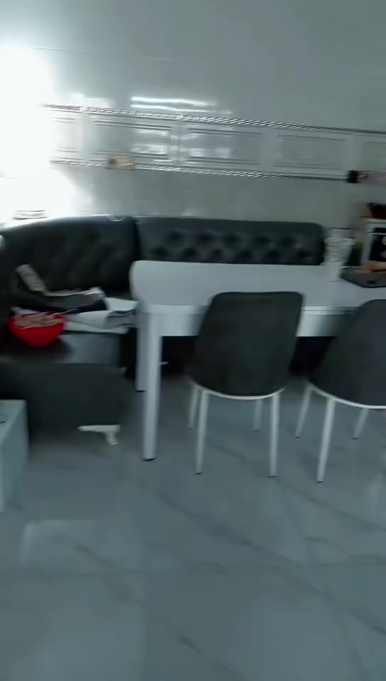 ميز طعام شغل ايد للبيع نظيف ماابيه عيب الي يريد يخابر عل رقم ***********
