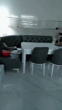 ميز طعام شغل ايد للبيع نظيف ماابيه عيب الي يريد يخابر عل رقم 077764856...