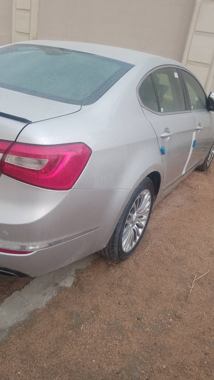 اخواني الاعزاء السلام عليكم كيا كادينزا خليجيه 15 للبيع تحويل مباشر فيها قطعتين صبغ بدون داخل بنيد والشام الاخ السياره الصلاه على النبي محرك جير كلهن مقفولات والانشاه بالعين ما ينكس ومراوس حسب الاقتناع *********** المكان الرماد 5 كيلو
