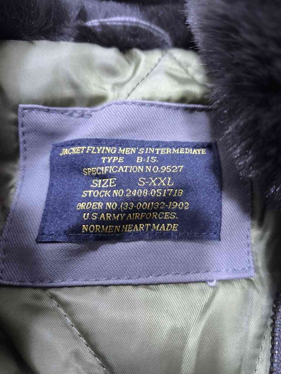 سترة طيران عسكرية للرجال من نوع طراز B-15، وهي مستوحاة من الملابس التاريخية للقوات الجوية الأمريكية.  صناعه 1902 صنع نورمان هارت. مزاد باجر ب 4 العصر ينتهي 🔥🤍

للمعلومه سعرها 170 بل عراقي 👍


**إذا كنت صاحب هذا الإعلان وتريد حذفه لأي سبب، رجاءا أرسل رسالة إلى الدعم الفني**