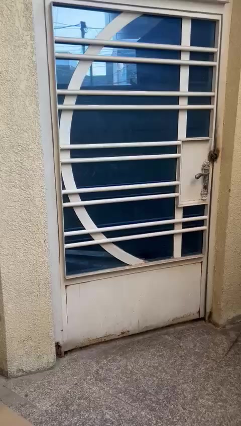 الايجار مشتمل طابق ارضي المكان حي الحسين السعر 600 الاتصال ***********
