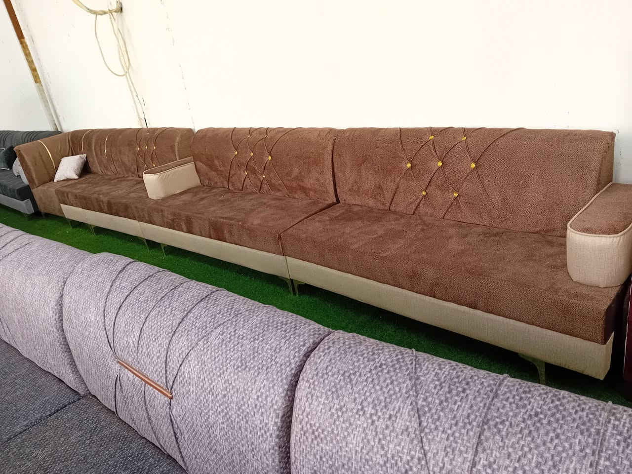 متوفر تخم قنفات ديوان للبيع كلها جديد ومتوفر جميع الألوان والسعر الواحد 500,000 وبي مجال العنوان ناحية الفرات الرقم ***********
