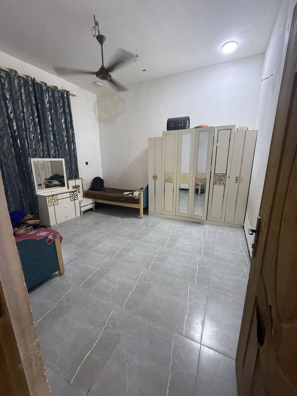 السلام عليكم بيت للبيع المساحه ٢٢٠
الموقع. الطينيه. خلف مول أهل الخير 

نوع ال عقار طابو زراعي سند ٢٥

السعر ١٧٥

بي مجال

***********
