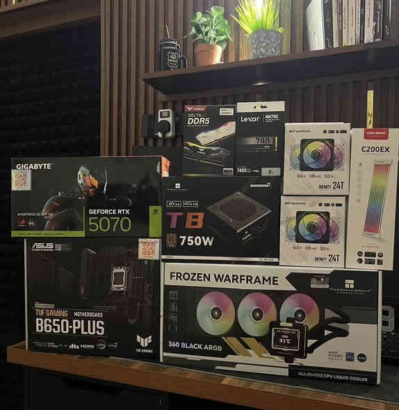 السلام عليكم 
للبيع فول تمشيك 5 سنين ليكدام بعدها داخلة ضمان 
كيس Darkflash C285P
بورد Thf Gaming B650-Plus
كارت GiGABYTE RTX5070
معالج R5 7600X
رامات 32G
هارت 2T
باور  750w ثيرمالتيك
مبرد 360ابو الشاشة 
و باقي الملاعيب 
شاشة  180h Aoc 27 2k 
شاشة Asus 27 1080 100h
كيبورد ريدراكون 
ماوس لوجتك 502 برو 
سماعات و هيد سيت و سماعات خارجية 
مايك فايفان داينمك
ميز من دامبي ستور 
وهواي ملاعيب بعد كاملة 

الحاسبة فئة عالية مراح اكتب السعر الي 
يحب يراسلني او يتصل اني موجود 

واتساب ***********
