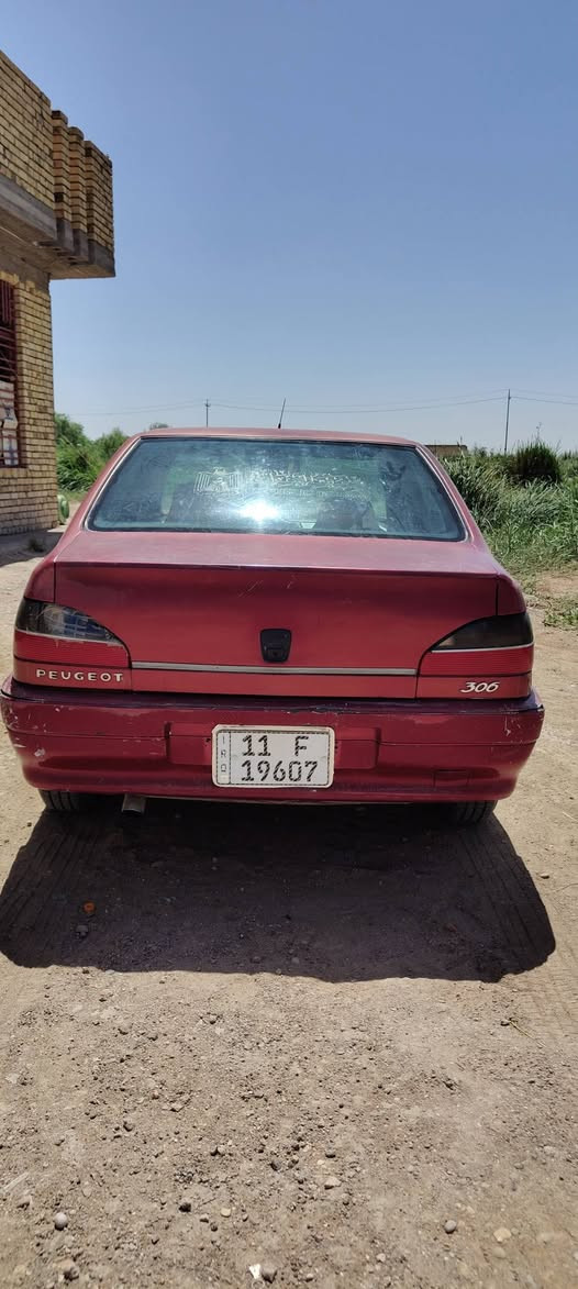 السلام عليكم 
بيجو فرنسي 306 موديل 2001 كير ومكينة مكفولات كلج جديد صدر خلفي جديد تخم تاير جديد تبريد شغال رقم بغداد دولي شرط التحويل سنوية منتهية قبل شهر سيارة نظيفة ما عدا الجراد ‏سعر 36 وبيها مجال قليل مكان السيارة واسط  
‪***********
