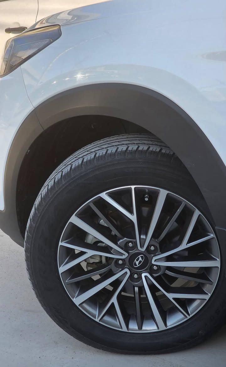 هونداي توسان ٢٠١٩ للبيع رقم اربيل شركة الكاصد بصمة ابواب  وبصمة صندوق كشن سائق كهربائي تثبيت سرعة ( كروس) شاحن واير ليس لايتات الامامية وخلفية LED  ثلاجة بجكمجة  وضعيات قيادة ( ايكو سبورت كمفروت) حساسات امامي وخلفي  كاميرة خلفيةدواره شاشه كبيره وبعد بيها مواصفات كثيره
٤ اطارات جديده نوعيه ممتازه وبطارية جديدة السيارة مكفولة من الشخوط والبارد و صبغ وحالوب سياره خام  ودعاميات ايضا هزا وبراد جديدة  سنويه ل ٢٩  يعني بوجهك عالتحويل كير ومحرك مامفتوح بشرط ماشية ٨٥ الف كم حقيقى
مكان سيارة / موصل حي الفلاح للتواصل 
***********
***********
