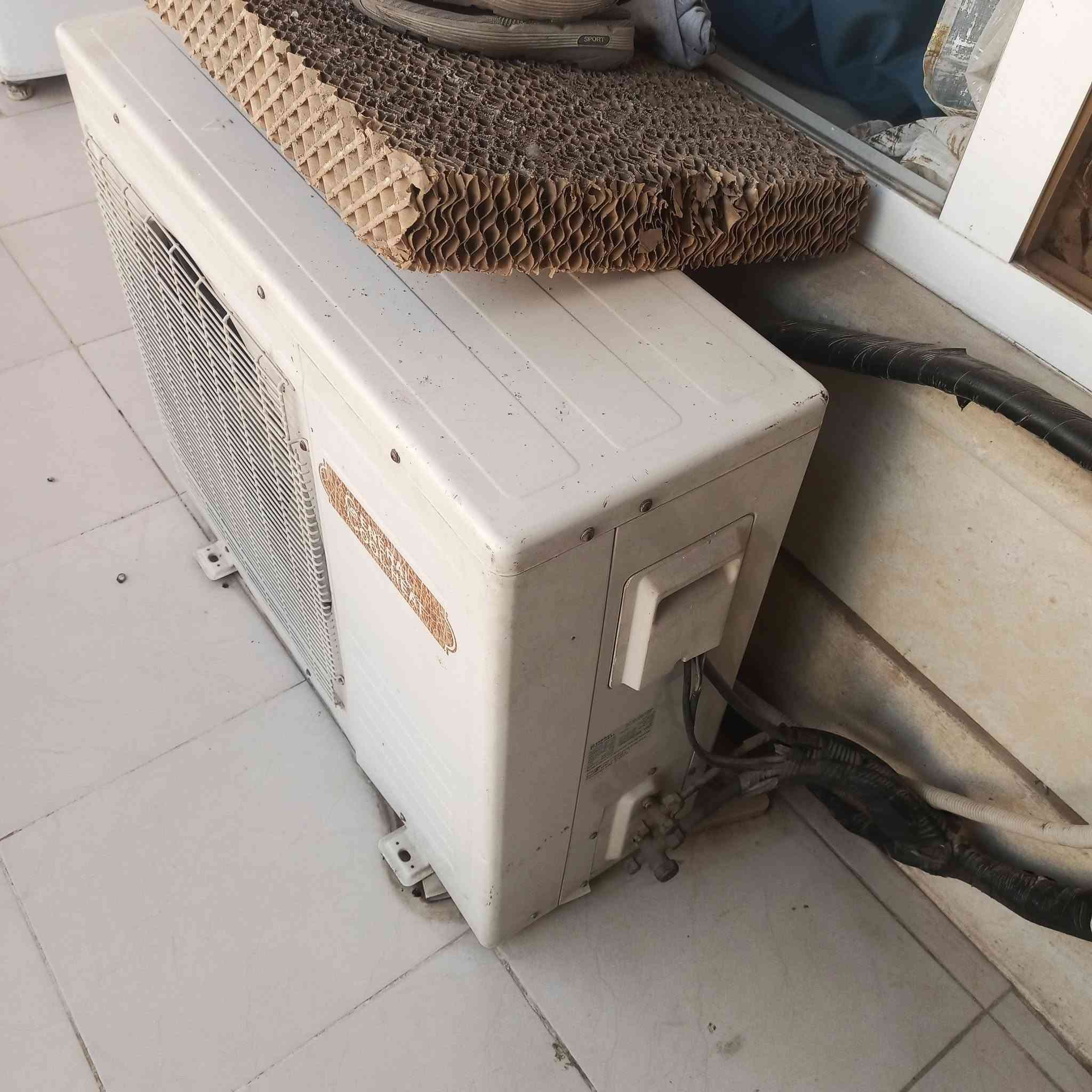 سبلت 2 ونص جنرال وثلاجه للبيع
***********
