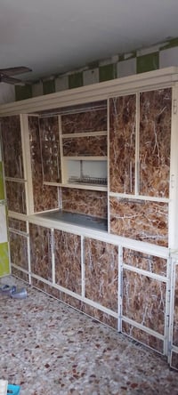 كاونتر للبيع 3 امتار ونص السعر 550 المكان مدينة الصدر 07709351386