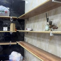 6 قطع رفوف مرتبات 3 قطع ع متر+3 قطع ع متر ونص المجموع 6 قطع العرض 20cm...