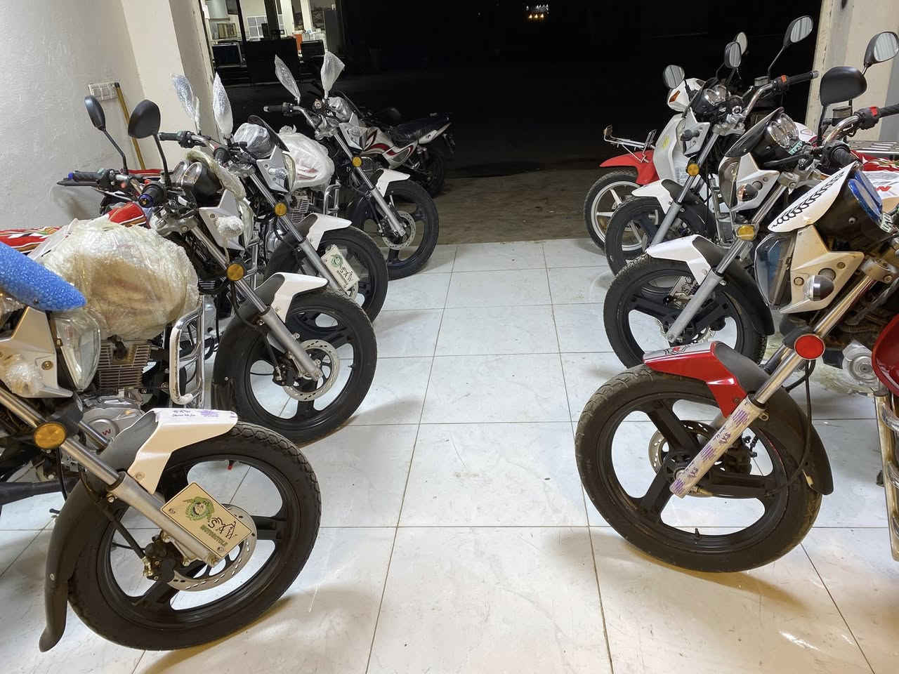 السلام عليكم لبيع او امراوس حسب الرغبه يوجد لدينا جميع الموديلات 2020. 2023. 2024. 2025 كل الموديلات موجوده العنوان بلد جمعيت اليمام شارع الضلوعيه 
للستفسارعله هاذه الرقم 
***********
***********
