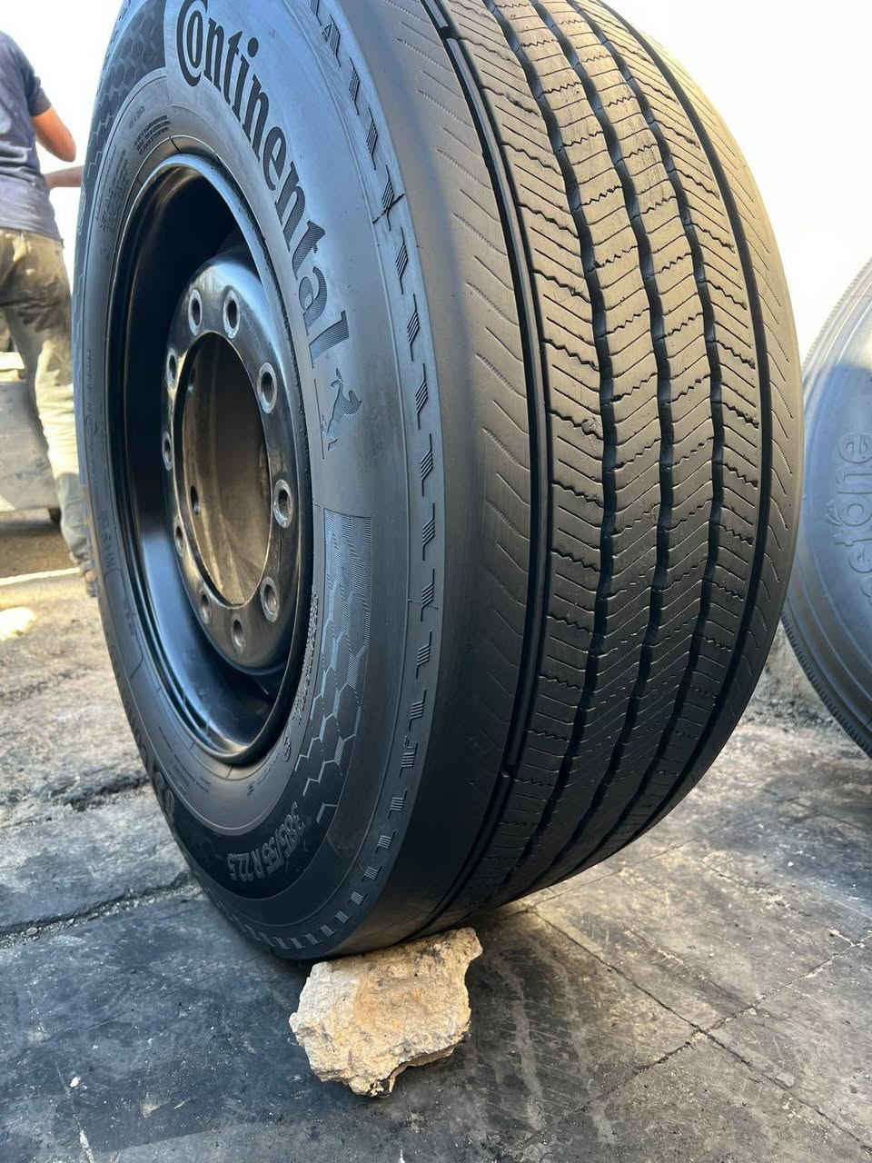 فردة بالون بيبي كونتنتال الماني مع جنطها تاريخ الصنع 25قياس 385/55/22.5تلفون 0780835987


**إذا كنت صاحب هذا الإعلان وتريد حذفه لأي سبب، رجاءا أرسل رسالة إلى الدعم الفني**
