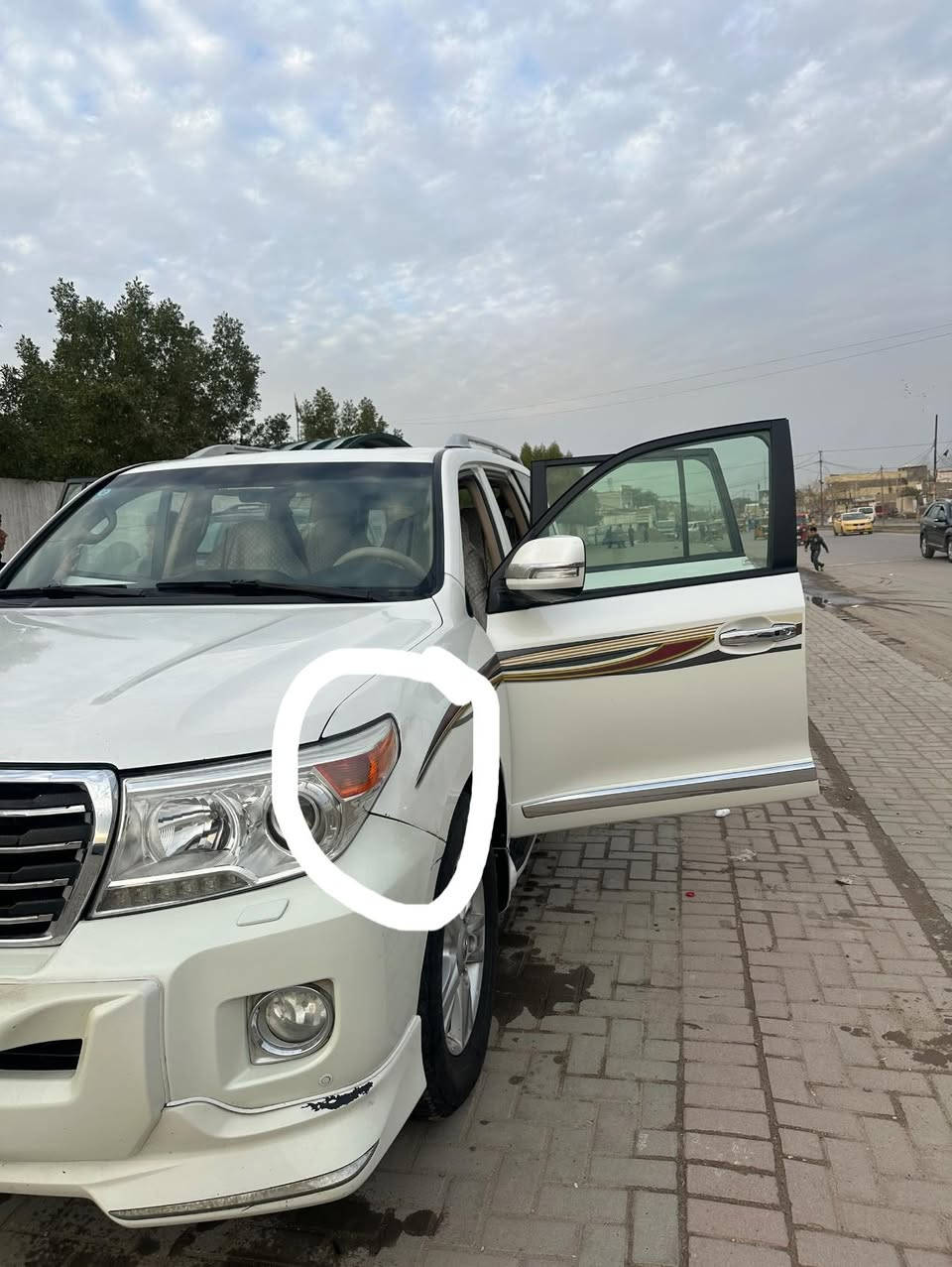 السلام عليكم 
لاندكروز 6v فطيم 
ماشيه 180km
مكان السياره بغداد 
السعر 37 ونص 
***********
بيها بارد ب الجاملغ الأمامي 
وحار ب الجاملغ الخلفي
