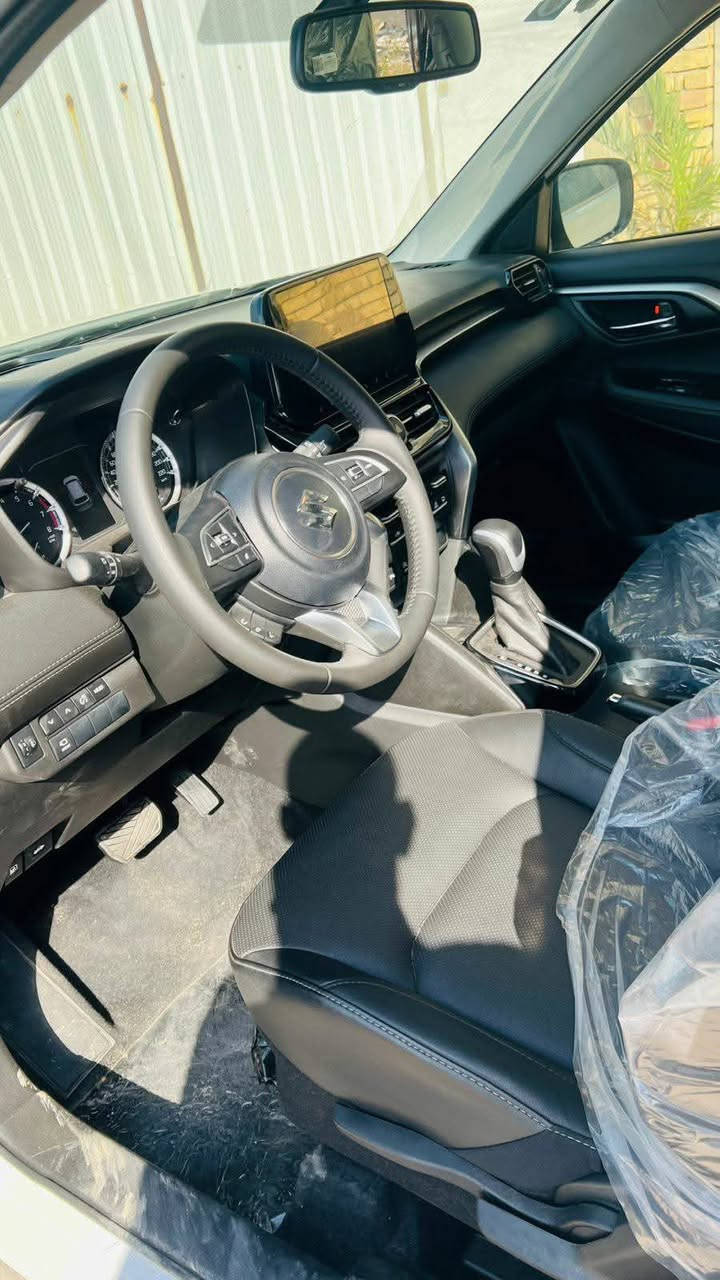 السلام عليكم
سازوكي كراند فيتارا موديل 2025 مطلوبة للمصرف رقم بغداد كاملة اوراقهه وسنويه عظم عاج بس راعيهه مسافر ابيعلك واقع حال فقط مكاتبة وكفالة من السرقة والعشاير وغيرهه مستمسكات صاحبهه موجودة عندي 
السيارة فول مواصفات للأخير بصمه جلد بانوراما داتا شو فور ويل شفتات ستيرن كامرات محيطية السعر 115 
***********
