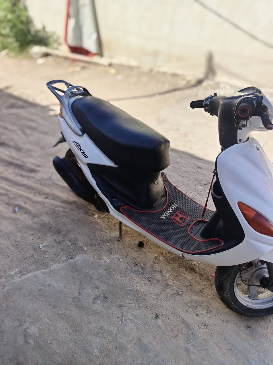 سلام عليكم درجة اكزز لبيع نضيف كلشي شغال بيه سلف هندر لايت اشاير بيك لايت مكينه  ناعمه شلعه حلوه سعره 450 مكان ناصريي مركز وشراي ***********
