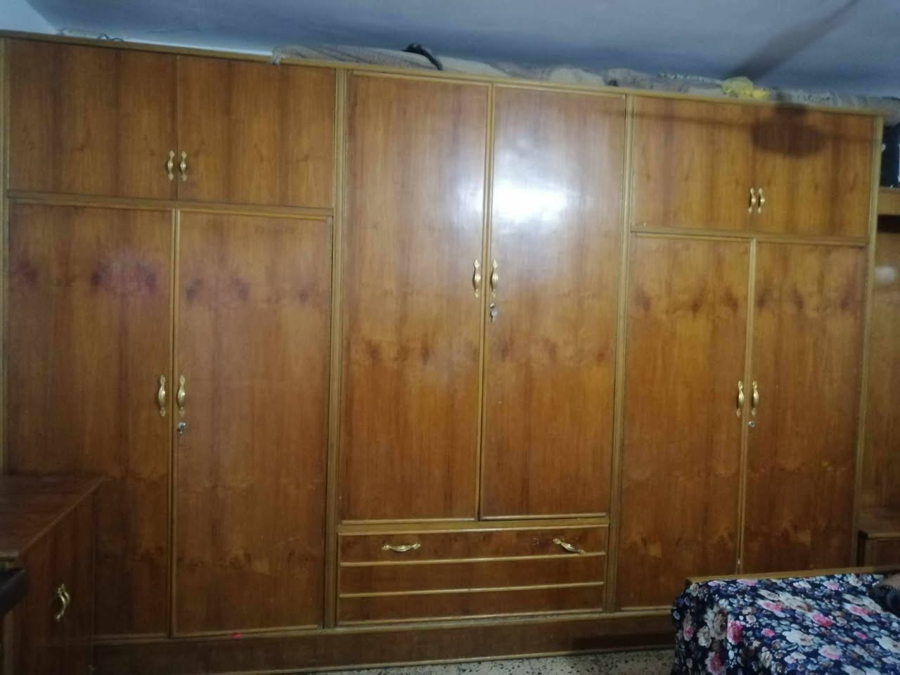 السلام عليكم غرفه نجاره الله شاهد سوتها بمليون و700 يرادلها يدات شويه ترتيب السعر 900 قفل قفل مكاني حله زوير ***********
