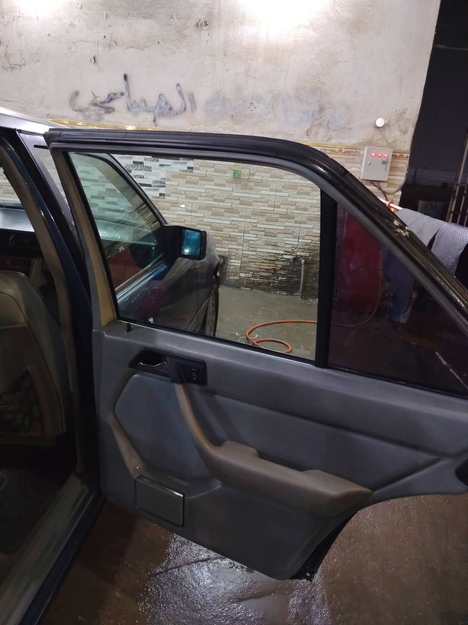 السلام عليكم ورحمة الله وبركاته
سيارة مرسيدس دب موديل ٨٩ قبق اسود بلادي ٣٠٠
السيارة صورها كدامك وتجي تشوفها.
غرفة كهربائية جيدة كاملة.
رقمها بغداد سنوية ٢٩.
مكان السيارة العمارة ميسان
السعر مالتها ٥٥ ورقة.
رقم الهاتف
***********
***********
