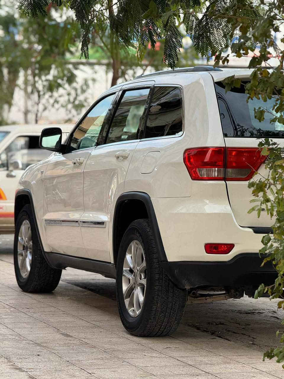 جيب لاريدو 2012 خليجي فول مواصفات ماعدا الفتحه 
ماشيه 150 كيلو مو ميل 
سياره حيل نضيفه ماناقصها شي
مابيها اي حادث او دواخل صبغ اثر التحرير انطيك حزام بدون دواخل بدون شاصي  سياره بيها كوبون بانزين
السعر 147
***********
***********
