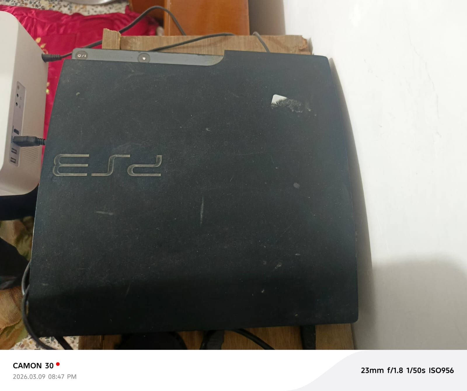 السلام عليكم بلي 3 مهكر بي ١١ لعبة موضحات بلفيديو وبيس ٢٦  وياه 2 جوستك وكيبل HD ومال تشغيل واير شحن يدات    ال. س 125 وبي مجال مكاني بغداد مدينة الصدر وهذا رقمي ***********
