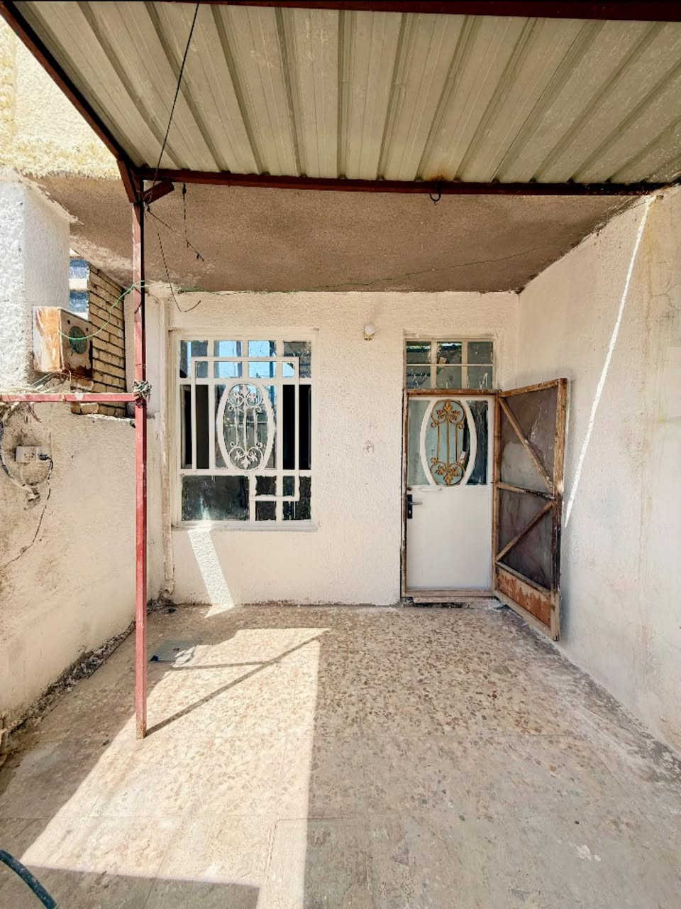 للبيع لُگطة من
مكتب الموسوي للعقار 🏠
تكدر تستثمره 
وتاجره ب 250 الف 

بيت 75 متر - طابو ملك صرف سكني - تحويل مباشر  
الموقع: بغداد - منطقة الانتصار مقابل مستشفى حماد شهاب  

السعر: 59 مليون دينار فقط 
- مناسب جداً 💰  

يعني 786 ألف للمتر - أرخص من السوق بهواي

التفاصيل:
استقبال + 
صالة + 
مطبخ + خدمات  
غرفتين نوم: 
وحدة فوك 
ووحدة جوه  
بناء طابق ونص مرتب
لا تفوت الفرصة، البيت نظيف وموقعه ممتاز

📍 مكتب الموسوي للعقار  
التصنيع - بداية شارع 25  
📞 ***********

#مكتب _الموسوي _للعقار
#عقارات بغداد
#بيت للبيع
#عقارات الانتصار
#عقارات الحسينية
#طابو ملك صرف
#تحويل مباشر
