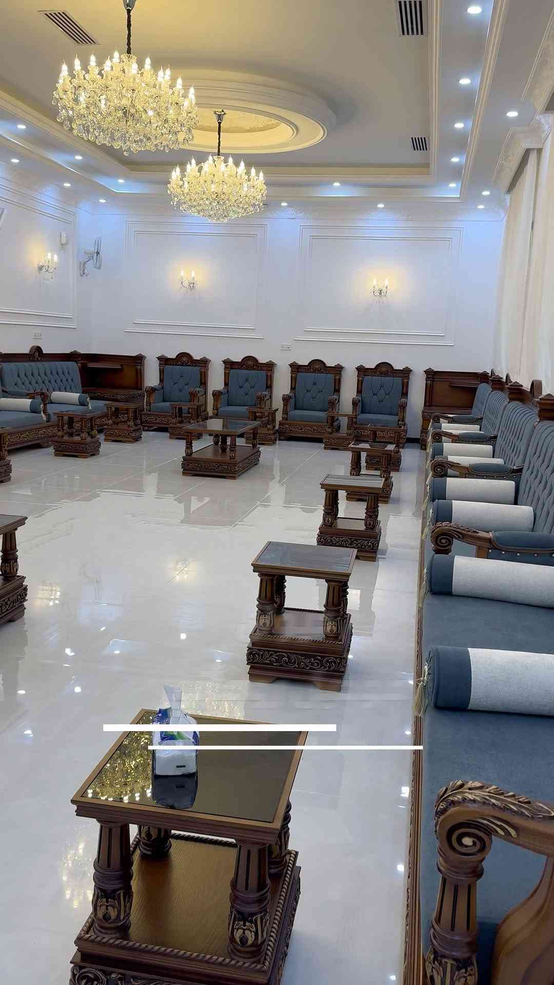 تُقدّم شركة الطه لتصنيع الأثاث تصاميم أثاث راقية تجمع بين الفخامة والمتانة، حيث نحرص على تقديم جلسات مميزة مصنوعة بعناية فائقة لتدوم لسنوات طويلة.
يتم تصنيع القطع باستخدام أجود أنواع الأخشاب الطبيعية، مثل الزان الروماني المجفف والسنديان الأمريكي، مع الاهتمام بأدق التفاصيل لضمان أعلى مستويات الجودة والإتقان.
نوفّر لكم أيضًا:
تنفيذ المقاسات حسب الطلب .
حرية اختيار الألوان والأقمشة بما يناسب ذوقكم.
أقمشة فاخرة تشمل القديفة الراقية والأقمشة المقاومة للماء.
📞 *********** | ***********
📍 بغداد – السيدية – مقابل مدخل الشارع التجاري عرض أقل
