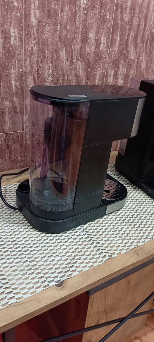 مكائن اسبرسو عدد2 الاولى نقص بورتافلتر فقط و الثانيه نقص حوض خلفي و قاعده سفليه شغالات و نضافه 95٪ ابيعهم ثنينهم سويه *********** متواجد واتساب و ماسنجر
