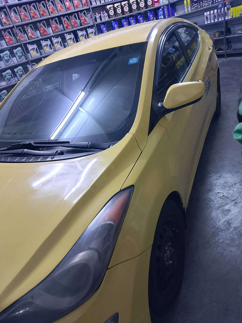 للبيع الانتره 2011 رقم بغداد هزه جديده وبسمي ورقم دولي مصفره هيئه وغرامه حادثه بل حوض كير ومكينه وحداديه وتخم تاير وتبريد كله جديد ليبل واحد سياره بدون ***********تبديل السعر 83 بيه مجال شي بسيط محرك 2000و بيها  منضومة غاز
