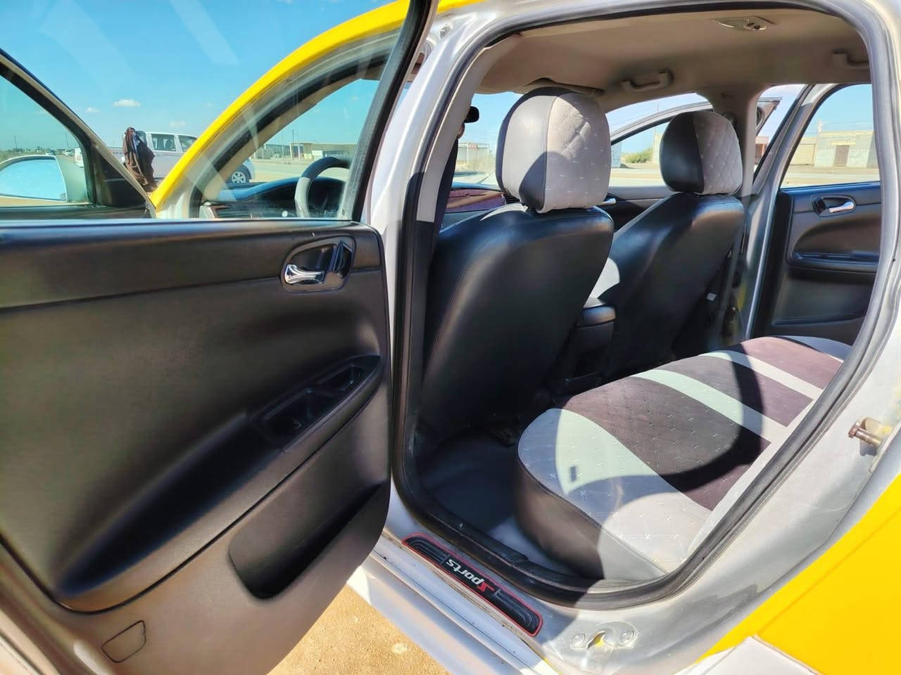 سلام عليكم امباله للبيع 11رقم انبار  مكينه وكير وضفيره حداديه تخم تاير وترايك للبصره مكاني الحمزه الشرقي السعر63وبيهه مجال مامتواجد عل فيس *********** واتساب فقط
