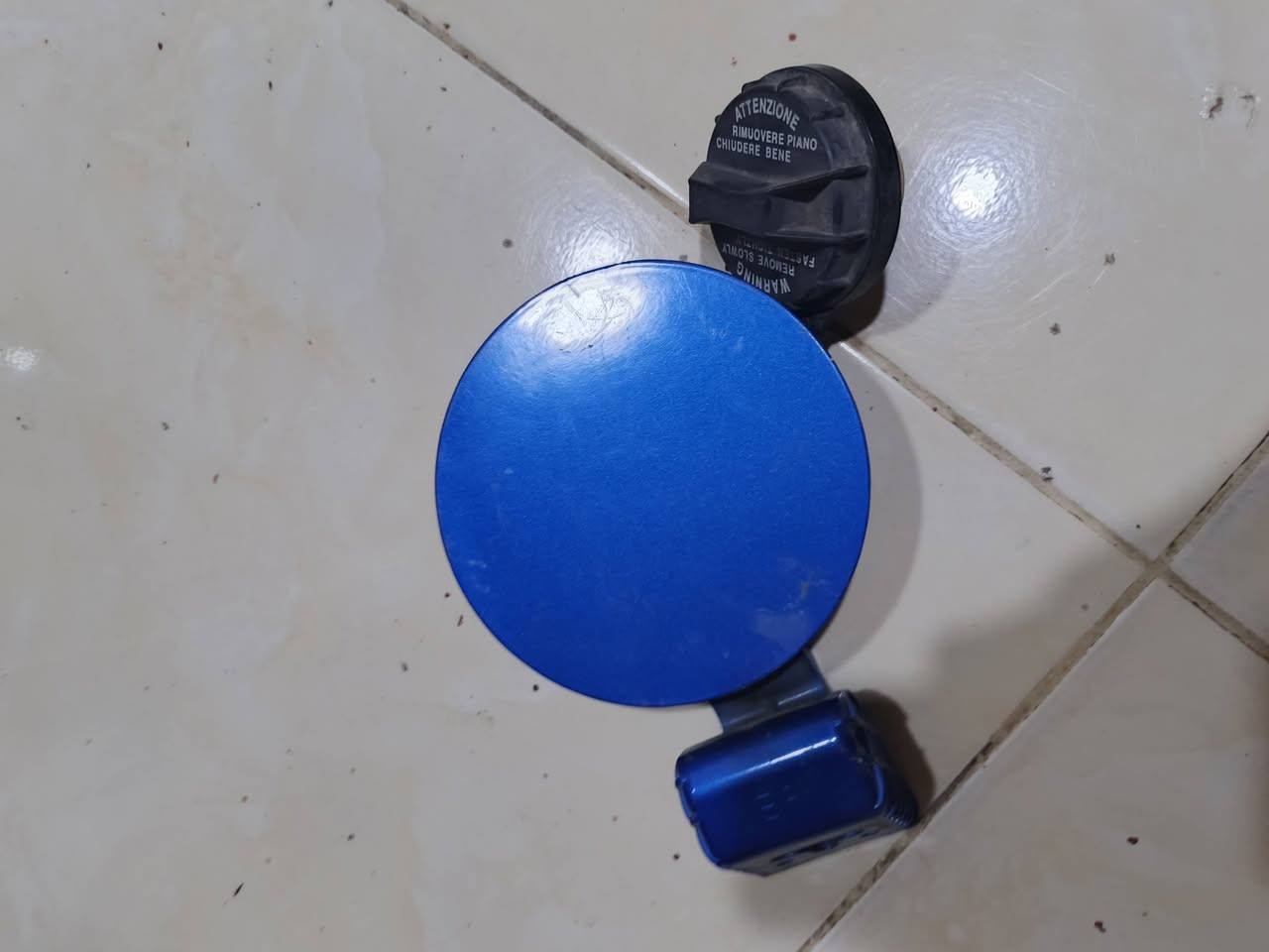 السلام عليكم من رخصة الآدمن
عندي اغراض كيا بيكانتو موديل 2009 للبيع وهذا رقمي ***********
