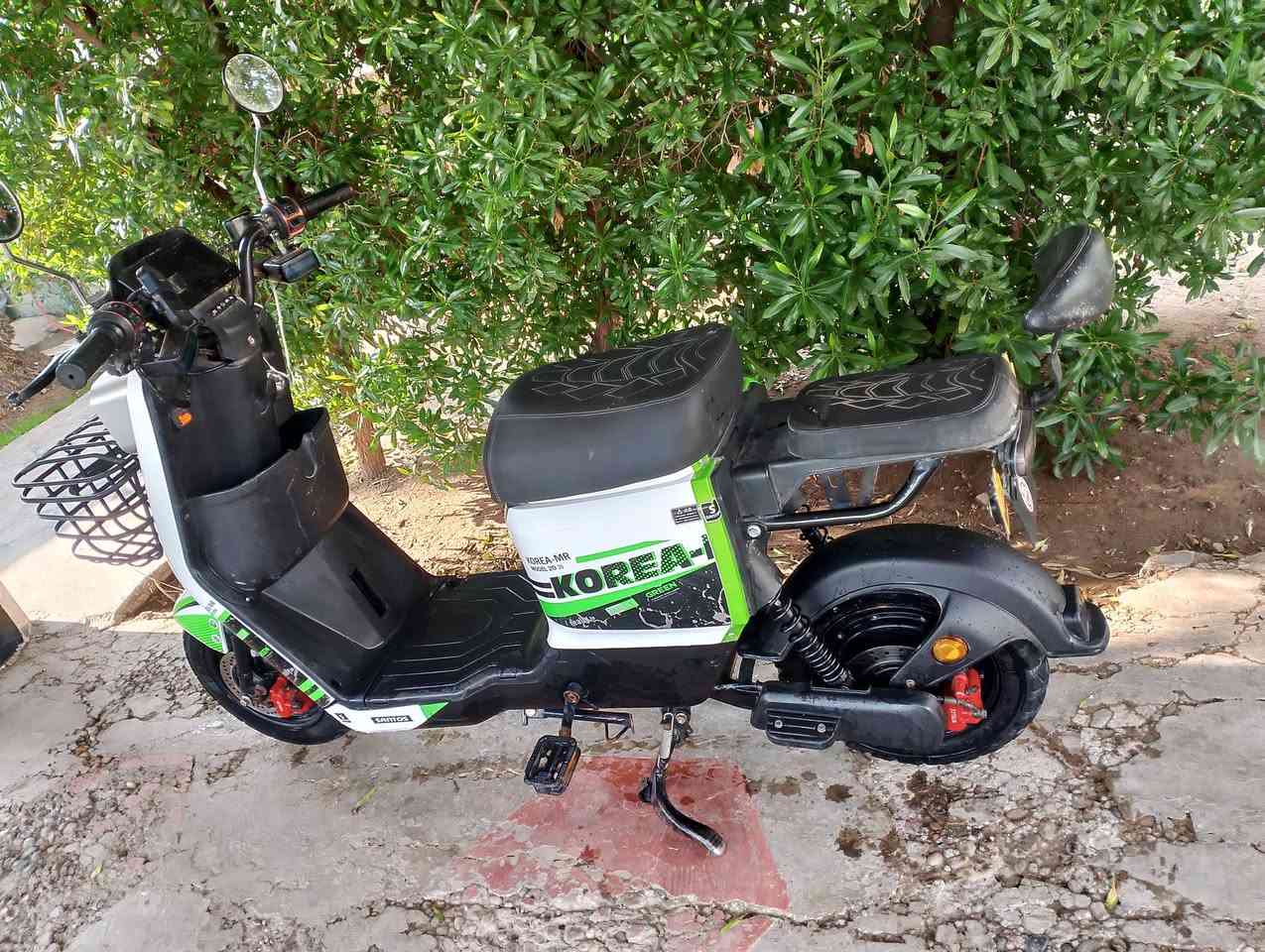 دراجة شحن R7
ونلي 
👈6 بطاريات دبل كبار فول🔋👉
الشكل الحديث
بصمه 
جهاز انذار مانع سرقه 
لايت زنون 
امبي ثري
نضام باركينك + رجوع للخلف
شاشه دجتل 
دراجة فول مواصفات كاملة 
موجود خاص أو اتصال ***********
