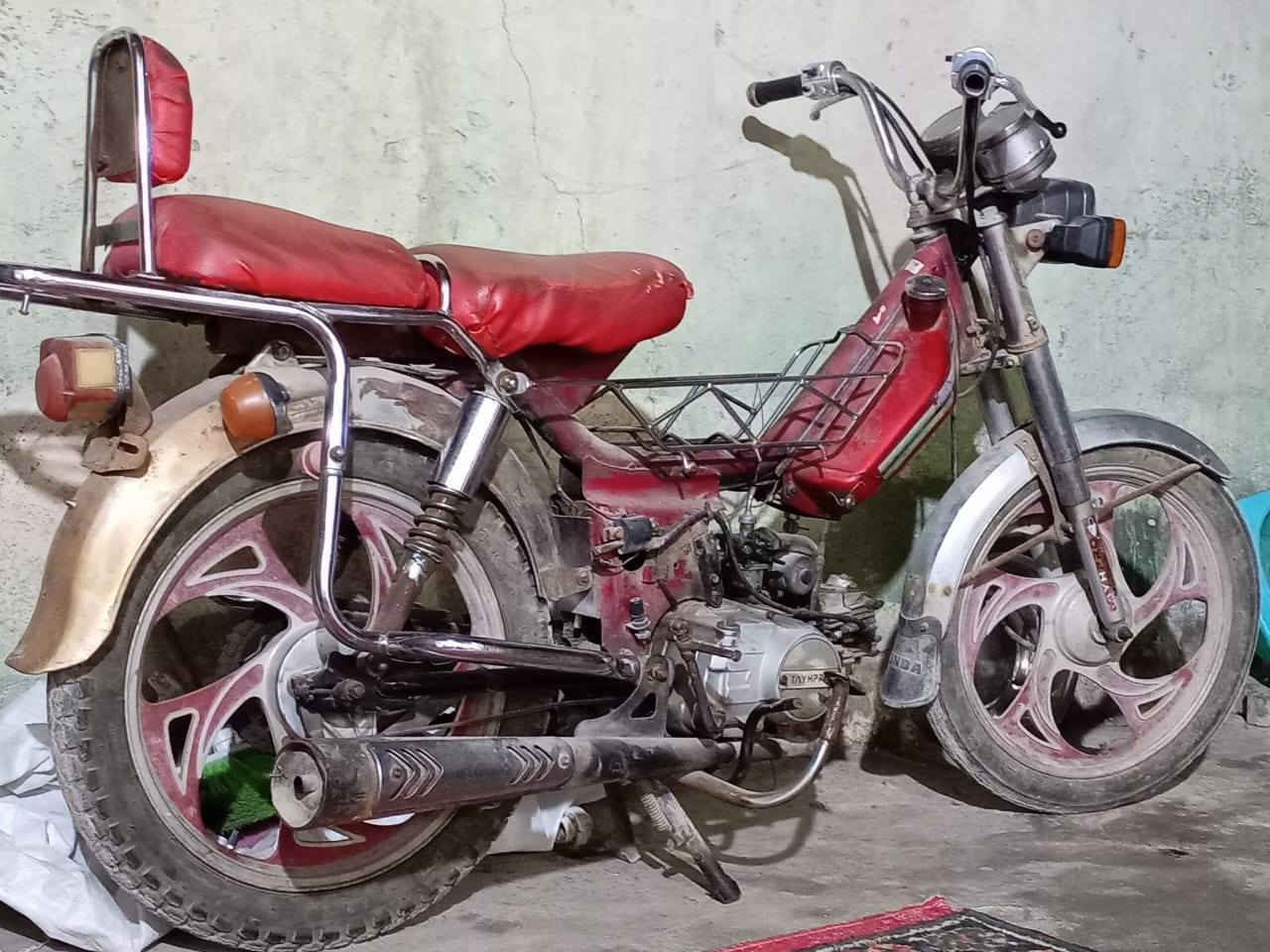 السلام عليكم من رخصت المشرفين،،، عندي دراجه سبعين للبيع السعر 150وبيهه مجال للشراي شغاله دگه وحده بس الكابريته تعبانه،،، اتصال،، على،، الرقم ***********
