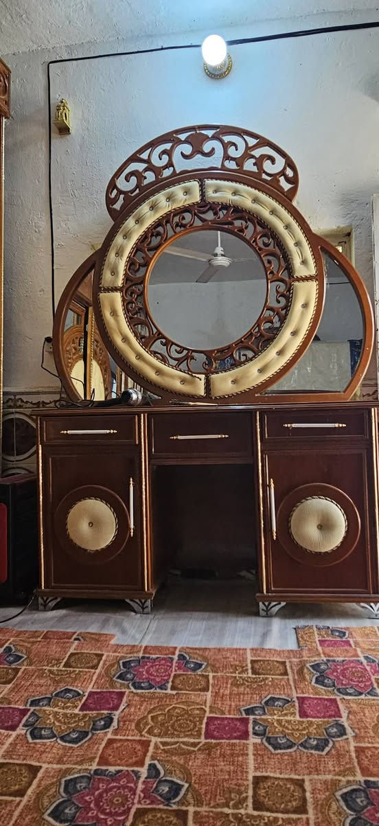 غرفه نوم صاج اصلي 7قطع السعر مليون وربع وبيها مجال الستفسار واتساب ***********
