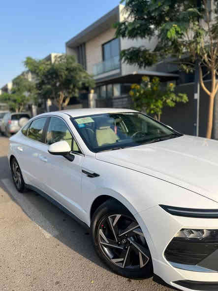 السلام عليكم 
هيونداي سوناتا 24 خليجي للبيع 
رقم بغداد انكليزي ب اسمي 
مكفوله من صبغ ولبارد ولتبديل 
فقط بيها رصعتين مال حصوات 
ماشيه 100الف قابله للزياده 
كامله مناقصها اي شي 
 مكينه كير حداديه كهربائيات كله سليم 
100% 
تخم تاير جديد جواها 
مواصفات عاديه 
محرك 2500 
كير 8 نمر 
حساس ضغط اطارات 
حساسات اماميه خلفيه 
بك لايت لد 
لد نهاري امامي 
فول تحكم ستيرن 
شاشه متصله تدعم ابل كار بلي واندرويد اوتو 
عدادات دجتل 
مري شفط 
بلوتوث 
مداخل تايبسي 
معروفه مواصفاتها 
مكاني بغداد الكرخ 
عارضها 215 وبيها مجال
للستفسار 
***********
