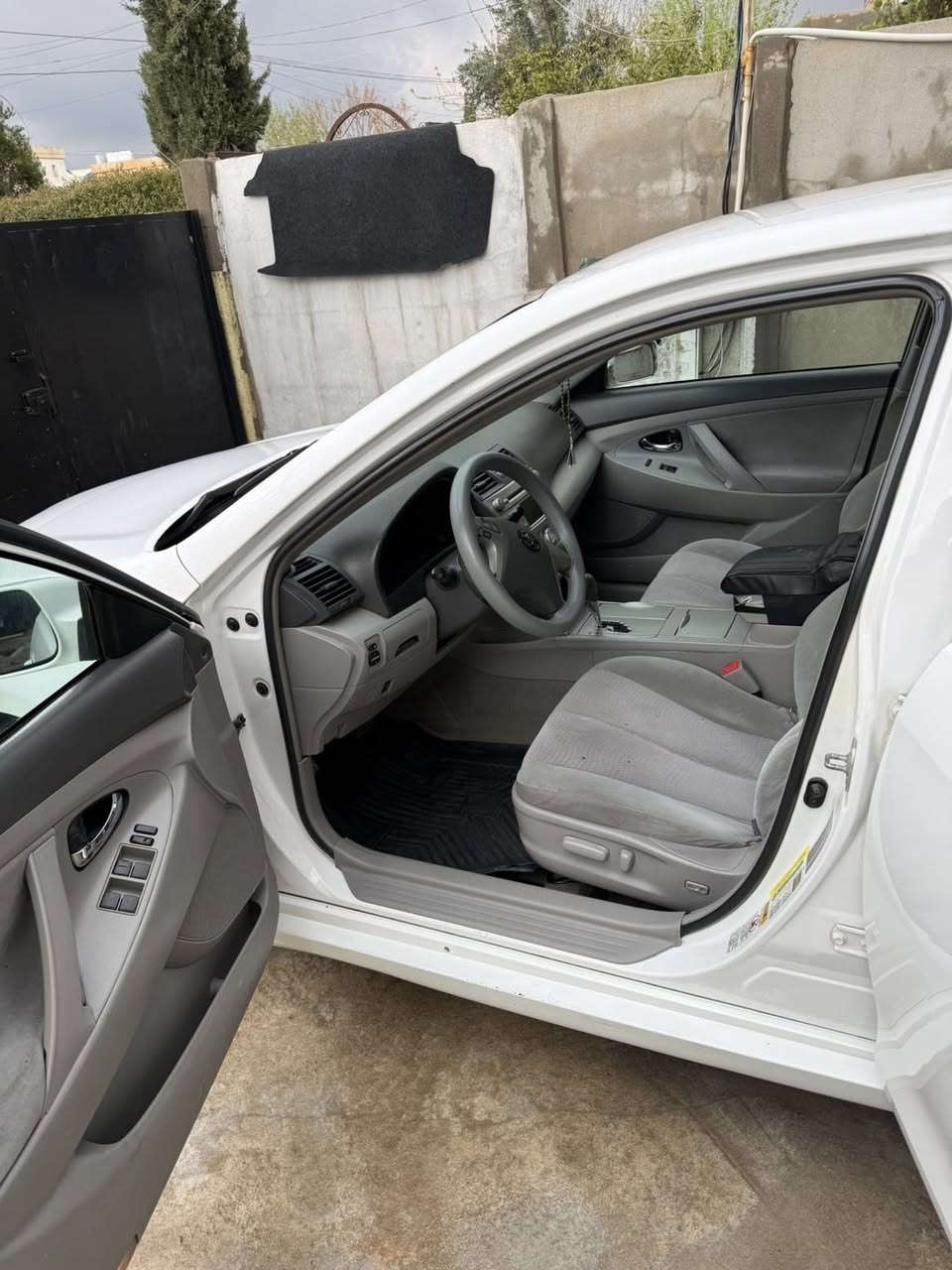 كامري ٢٠١١ أمريكي بدون صبغ 
صاحب المال ***********
الرجاء مو شراي لا تتصل .. جزيل الشكر
