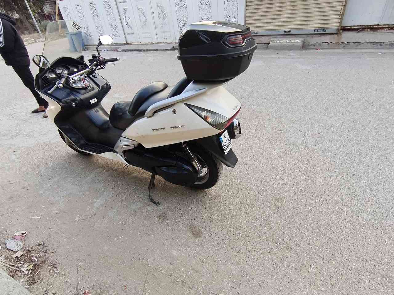 السلام عليكم سلفر ونج 600 كفاله عامه العنوان بغداد بلديات السعر 2300 وبيه مجال ***********
