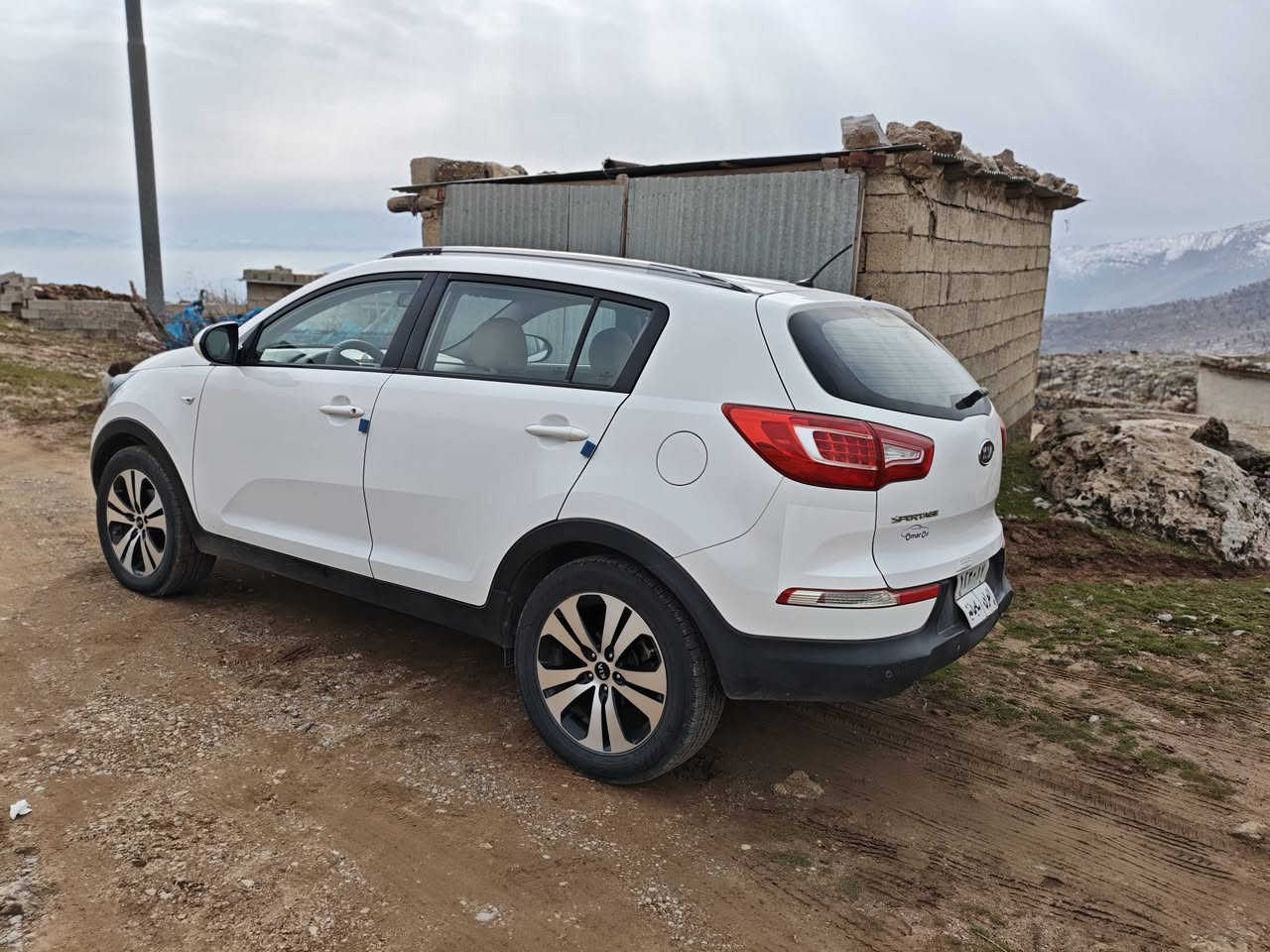 ​بۆ فرۆشتن: کیا سپۆرتاج ٢٠١٢ خەلیجی (بێ بۆیاخ و زۆر خاوێن)
مۆدێل: ٢٠١٢. بدون صبغ 
​مەکینە: ٢.٠ لیتری (MPI) خەلیجی ئەسڵی، بە شەرت
​بێ بۆیاخ تەنها دوو پارچەی زۆر بچووک ساردی هەیە
​ڕۆیشتوو: 193 هەزار کیلۆمەتر.
​ساڵنامە: نوێیە و تا ساڵی ٢٠٢٨ بەسەر ناچێت.
​ناوەوە: ڕەساسی
​سەلامەتی: سیستەمی ABS بە شەرت (هەموو گڵۆپەکانی داشبۆرد دوای ئیستارت دەکوژێنەوە).
​ (بێ پانۆراما).
​ساردی و گەرمی بە شەرت.
​شوێن: [سلێمانی]
نرخ: ١٤٢ وەرەقە و کەمێک مەعامەلە.
***********
