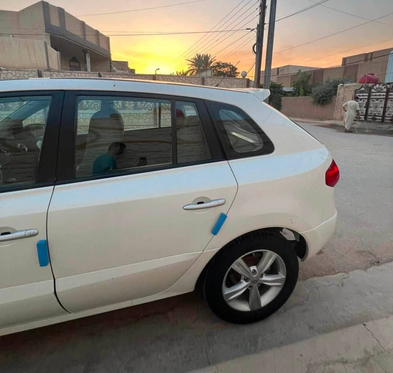 السلام عليكم
رينو كوليوس ٢٠١٣ رقم بابل 
كفااااله عامة بس مكان واحد بارد 
محرك وكير كفاله 
بوضع الشركة
ماشيه ١٨٧
مكانه حله 
رجاء لاتقارنها وي الراكضات والعرباين
*********** 
سعر ٩٥
