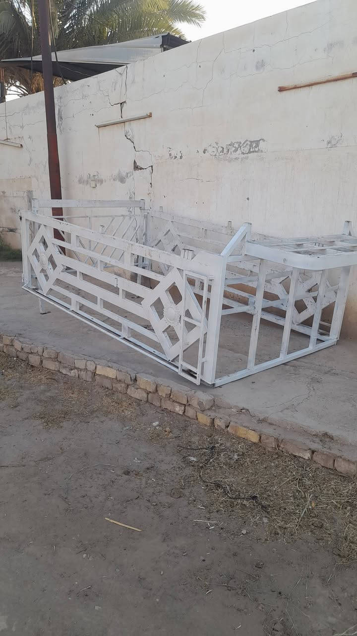 السلام عليكم 
محجر كيا نثيه 
نضيف بدون خياس 
السعر ٢٥٠ 
العنوان كربلاء طويريج الاتصال ***********
