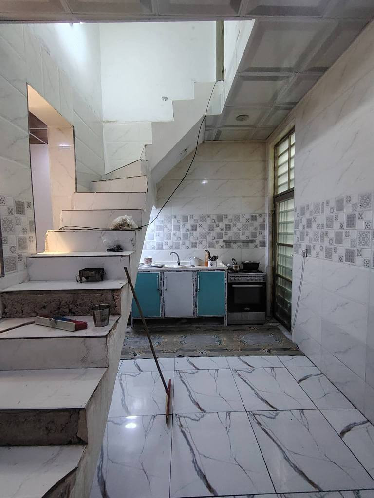 120متر بل خط اول شرط*********** أو تساب
مقابل قريه الغدير مباشر ماء وكهرباء واتبليط الحد باب بيت طابو زرعي سند 25 بناء طابوك جمهوري صب كونكريت سيراميك بورسلين ثقيل سعر رهن 16وبيه مجال 

متوفر لدينا 60متر رهن اتصل وتدلل *********** النجف, العراق
