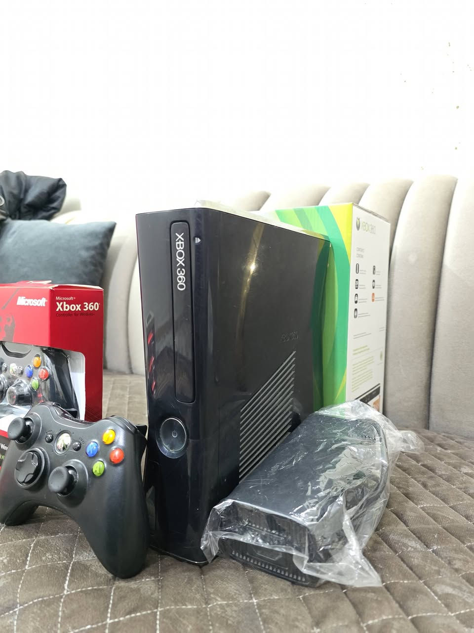 اكس بوكس 360مهكر حيل حيل نظيف بعده جديد مع كارتون ويحتوي على 141لعبه ويحتوي على 2جوستك واحد بلادي واحد جديد مامستخدم وغراضه كله بلادي شرط الفحص والضمان السعر 130وبي مجال توصيل جميع المحافظات متوفر ***********
