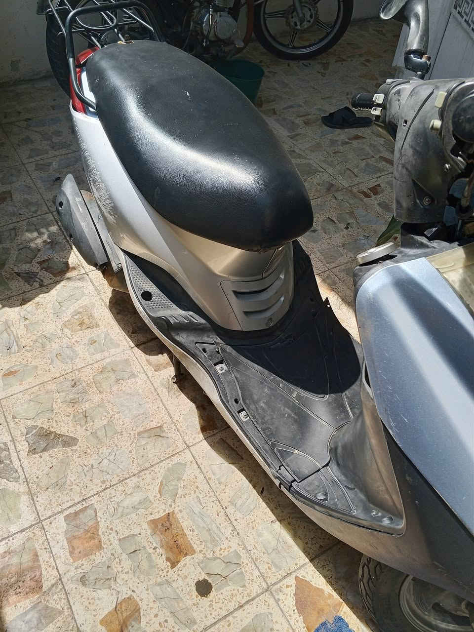 لبيع كفاله سعره ٥٠٠ مكاني بغداد الشعب ناقصه باتري تشتغل هندر كلشي شغل بيه رقمي ***********
